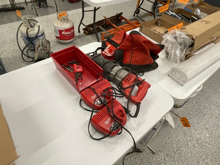 #8615-•-milwaukee-corded-sawzall-image-7