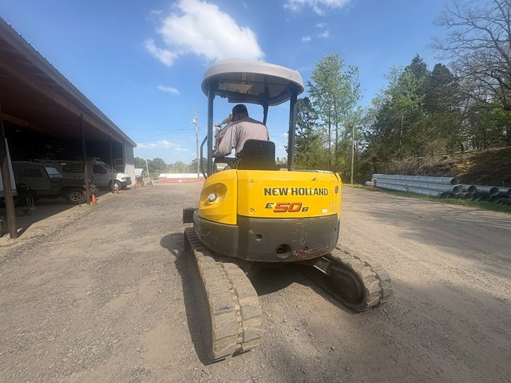 new-holland-e50b-image-8