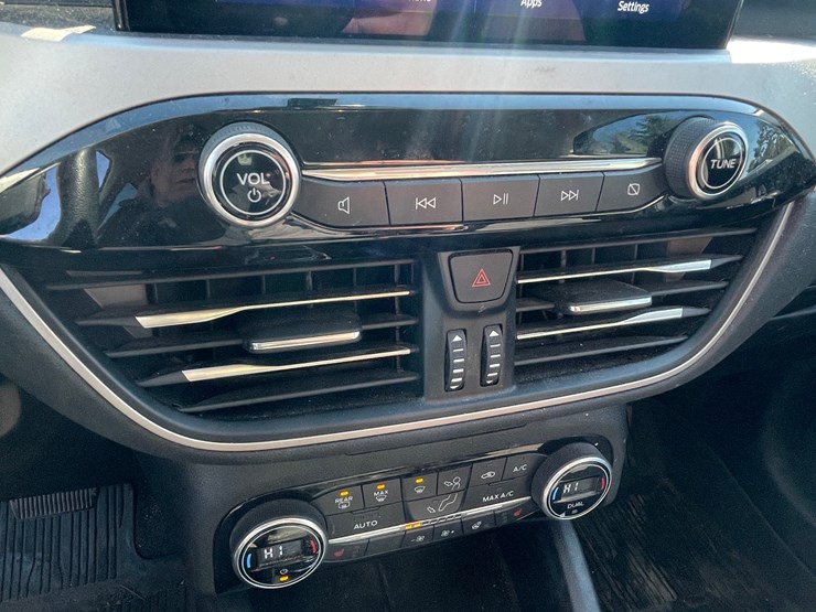 2021-ford-escape-image-40