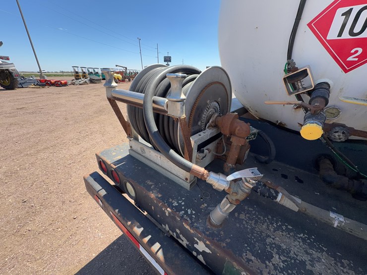 2003-peterbilt-330-image-13