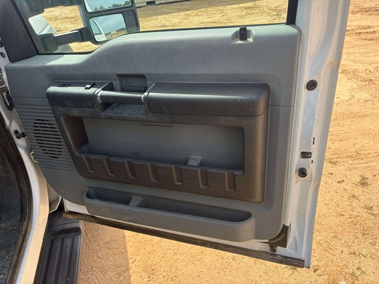 2014-ford-f550-image-18