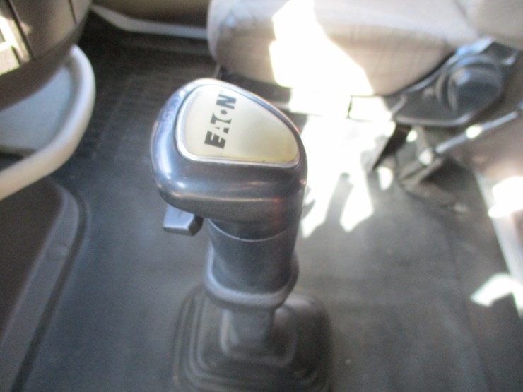 2015-volvo-10-image-11