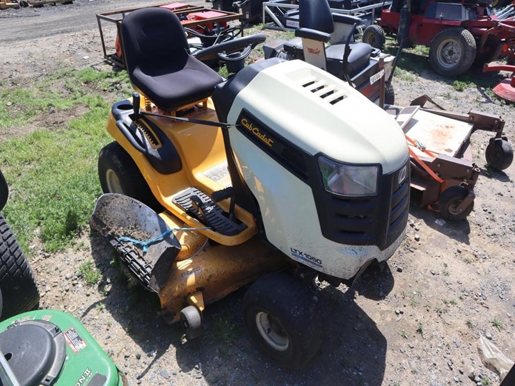 cub-cadet-lxt1050-riding-mower-image-2