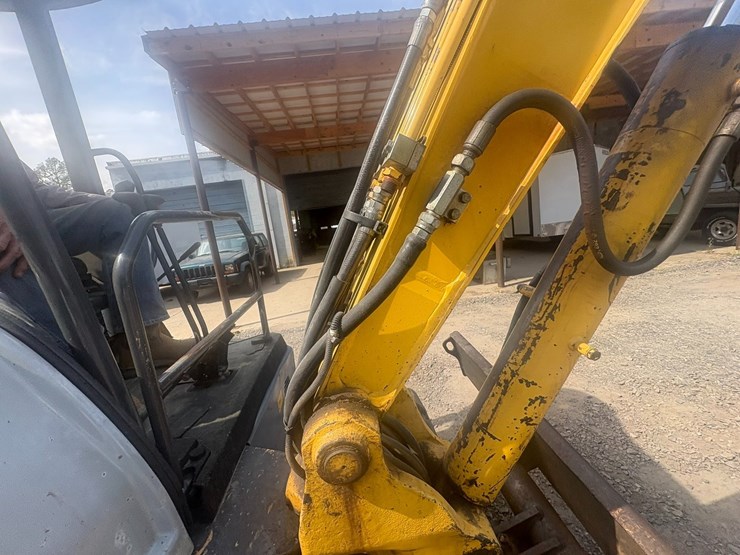new-holland-e50b-image-17