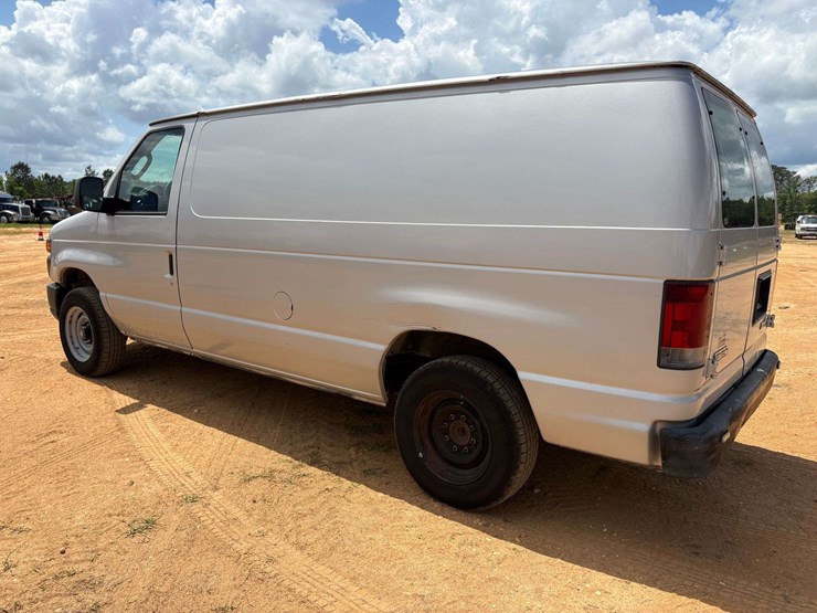 2009-utility-van-image-2