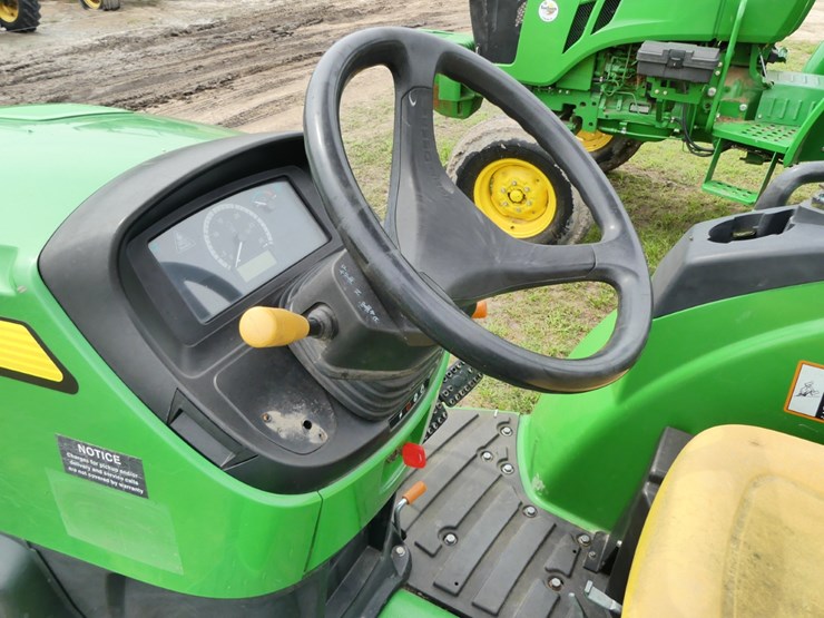 2019-john-deere-4044m-image-12
