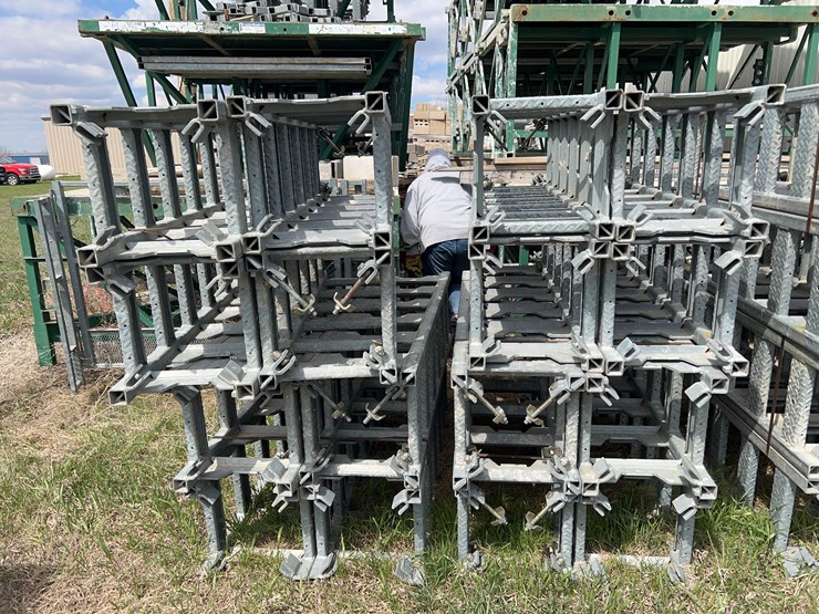 hydro-mobile-mast-climbing-work-platform-scaffolding-image-3