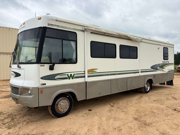 2003-winnebago-"brave"-motor-home-(12,893-miles-showing)-image-1
