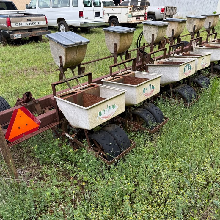 #519 • 6 Row Cole Twin Row Planter