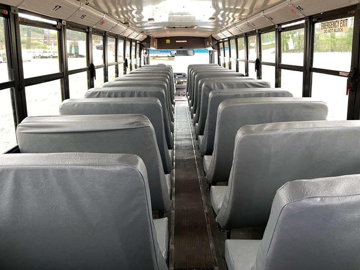 2012-freightliner-b2-image-14