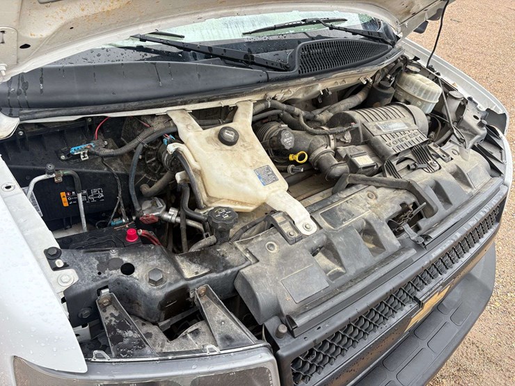 2018-chevrolet-express-3500-image-33