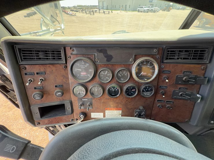 2003-peterbilt-330-image-34