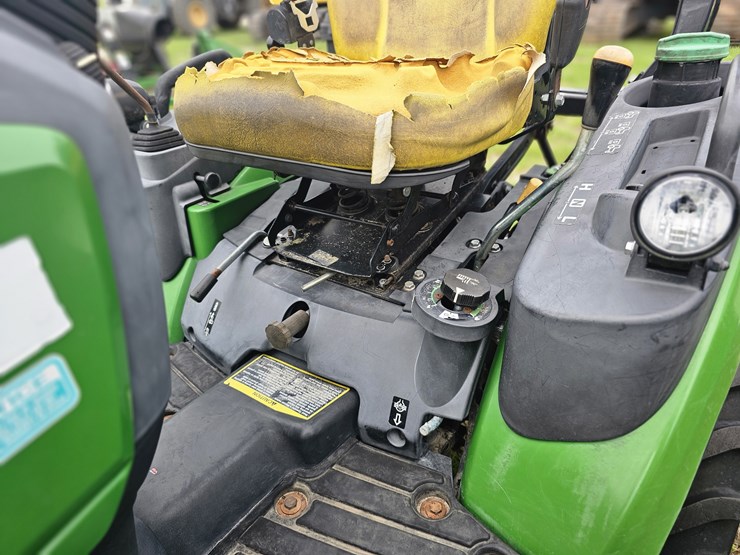 2018-john-deere-1025r-image-12