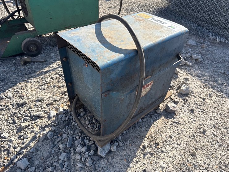 #43267-•-miller-m180-welder-k198983-inv#-43267-image-3