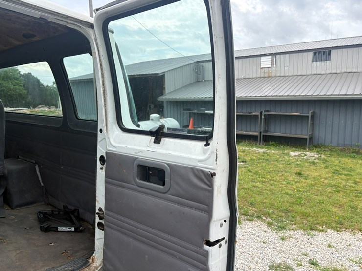 2000-dodge-ram-van-image-32