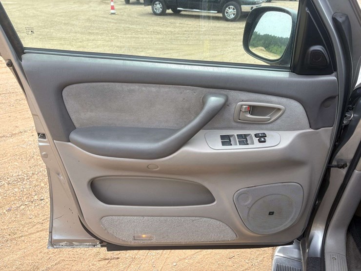 2006-toyota-sequoia-image-11