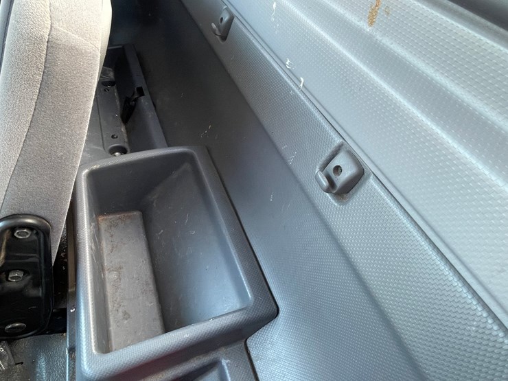 #3278-•-2017-isuzu-n-series-straight-truck-(has-wi-title)-image-65
