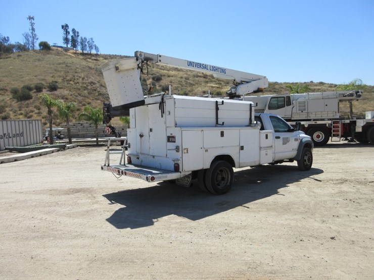 2010-dodge-ram-4500-image-3