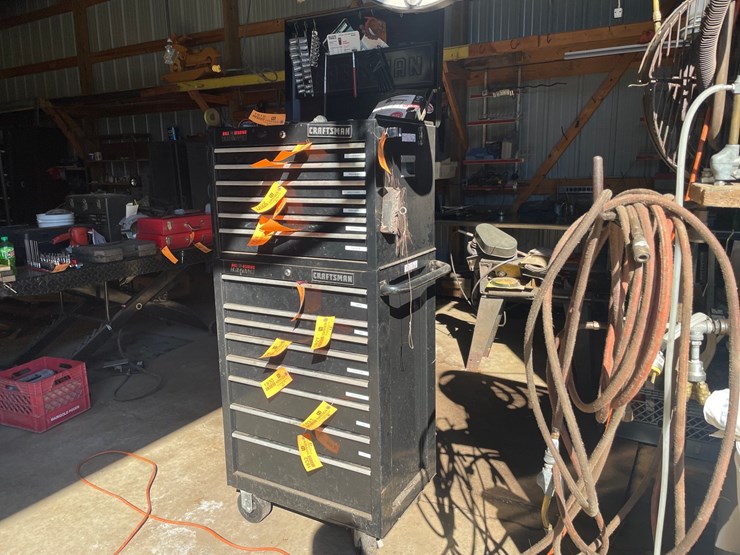 #1818-•-craftsman-griplatch-tool-chest-on-casters-image-1