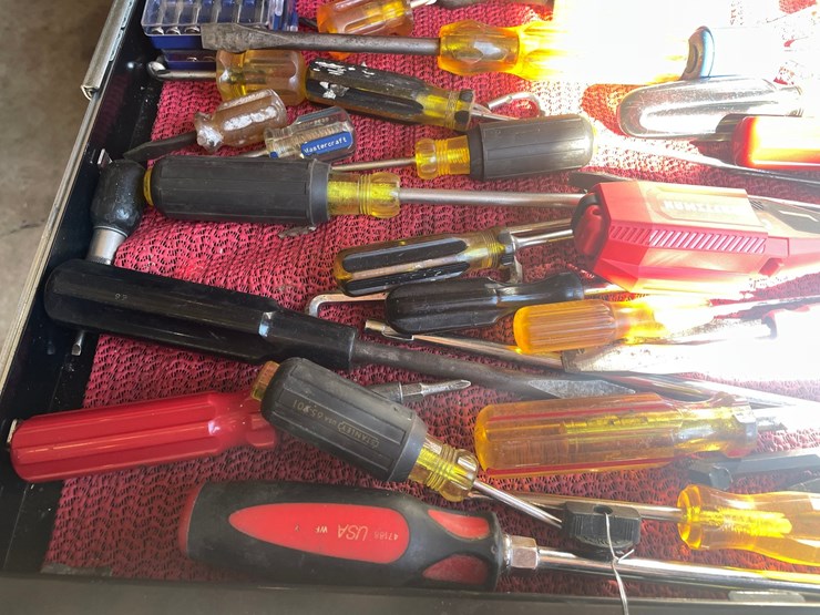 #1824-•-assorted-screwdrivers-image-1