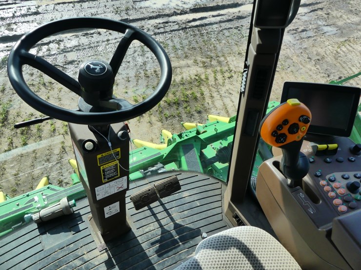 2020-john-deere-cp690-image-24