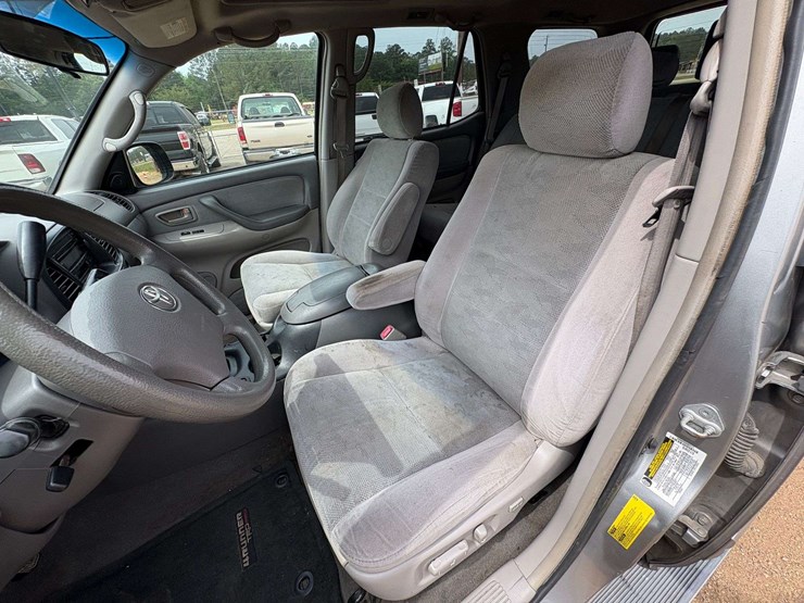 2006-toyota-sequoia-image-13