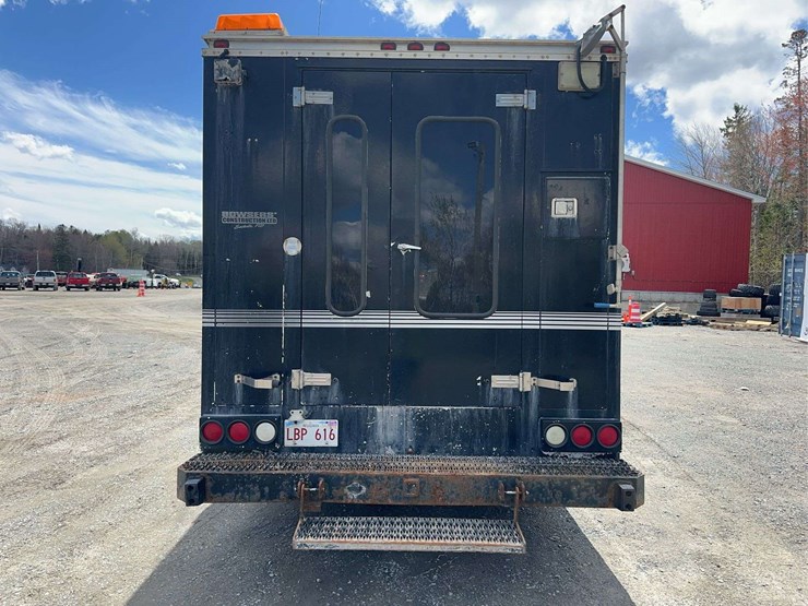 2002-ford-e450-image-6