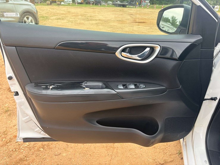 2019-nissan-sentra-sv-4-door-sedan-(150,420-miles)-image-10
