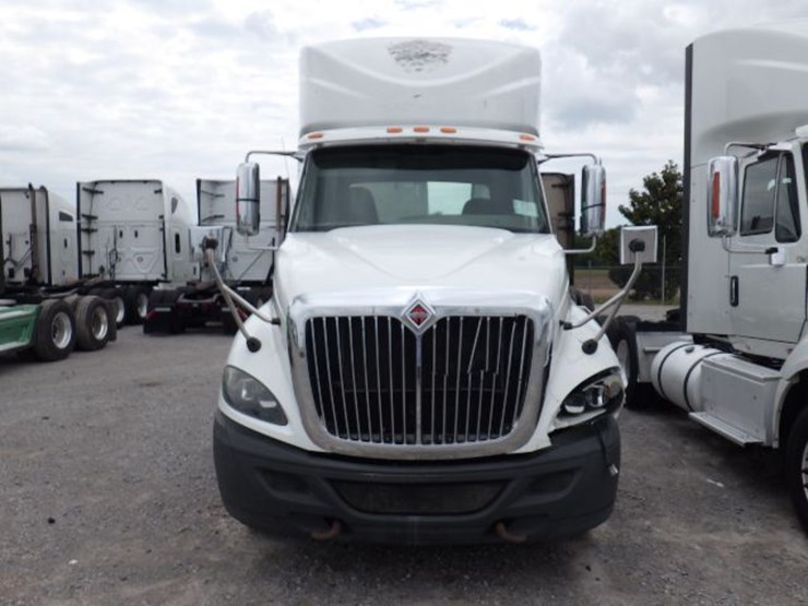 2017-international-prostar-image-3