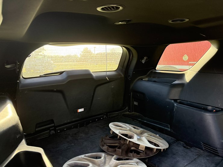 2017-ford-explorer-image-21