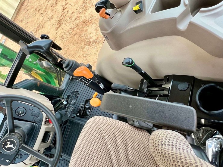 2025-john-deere-5055e-image-27