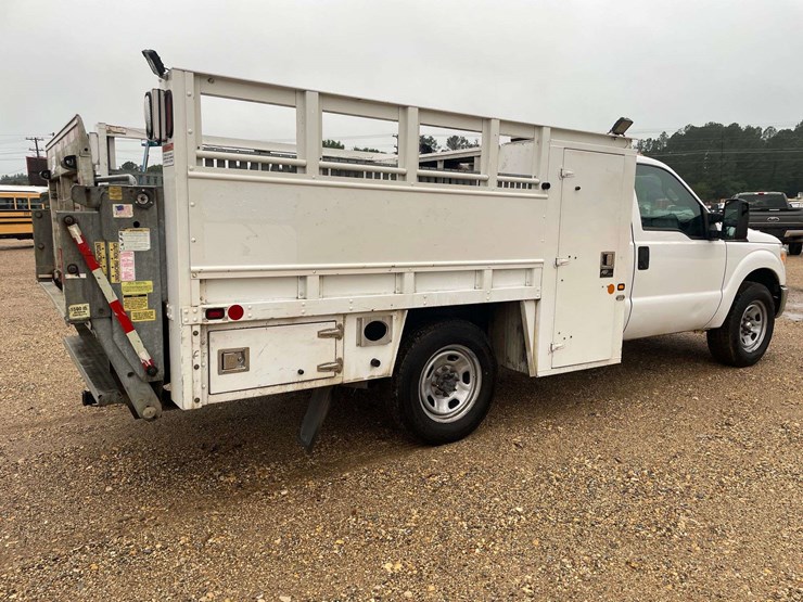 2016-ford-f350-xl-image-3