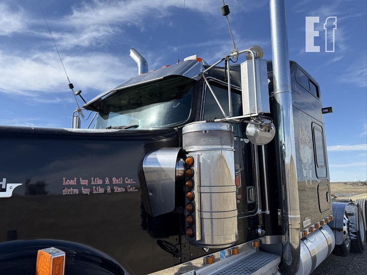 2001-kenworth-w900-image-9
