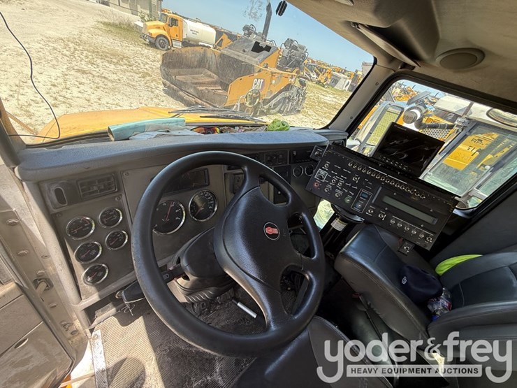 2016-kenworth-t300-image-9