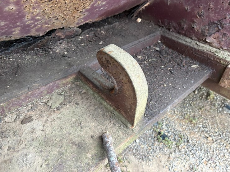#23996-•-~26'-5"x~9'-8"-roll-off-dumpster-image-12