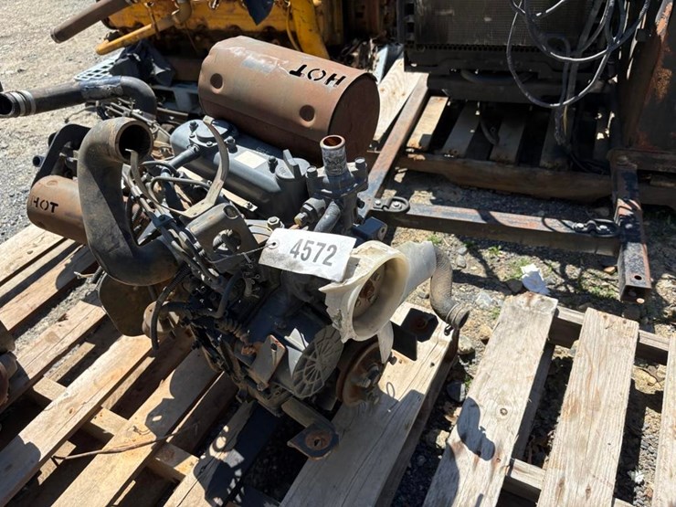 kubota-d1005-3-cylinder-diesel-engine-image-2
