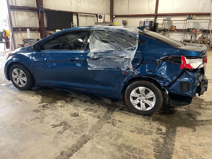 2016-hyundai-elantra-4-door-sedan-(99,032-miles)-wrecked-image-2