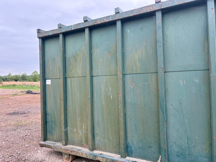#23997-•-mcclain-~25'6"x~7'8"-roll-off-dumpster-image-8