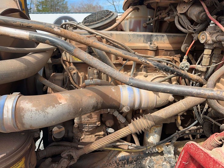 2006-freightliner-m2-106-image-17