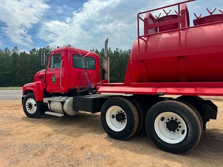 2001-mack-ch613-image-4