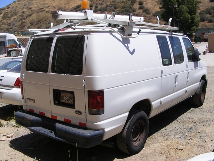 2010-ford-e250-sd-image-4