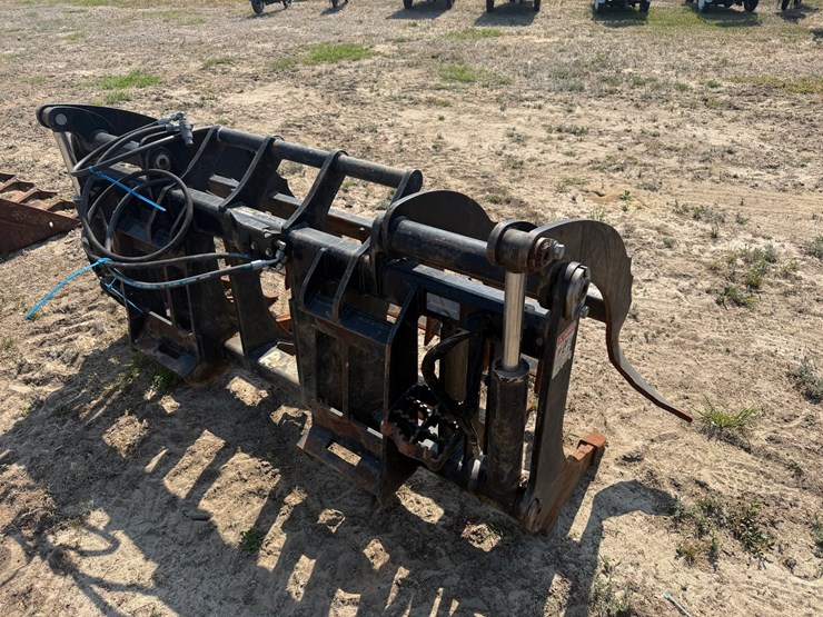 #558-•-john-deere-rr72-–-6’-skid-steer-hydraulic-grapple-image-3