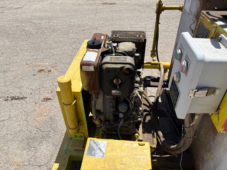 4-station-closing-unit,-skidded-image-2