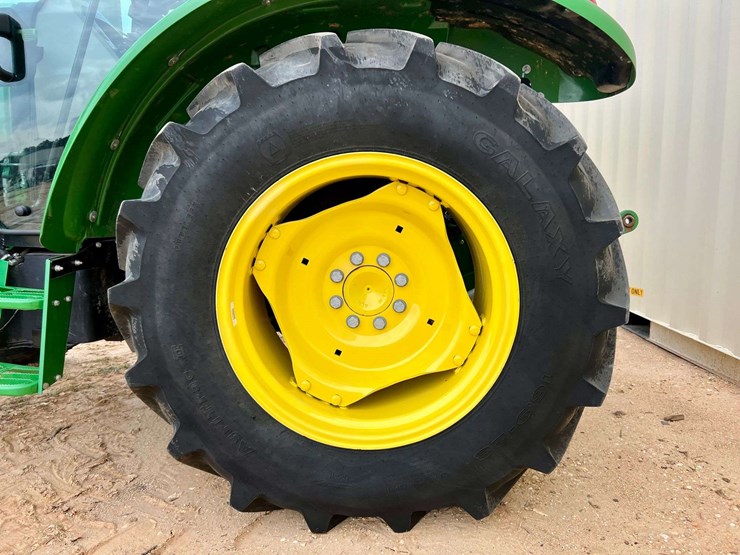 2025-john-deere-5055e-image-12