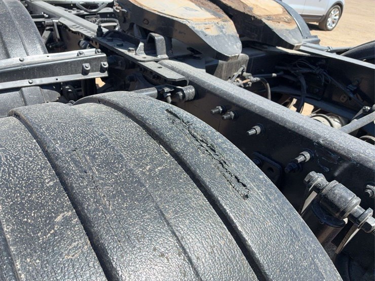 2019-freightliner-cascadia-113-image-21