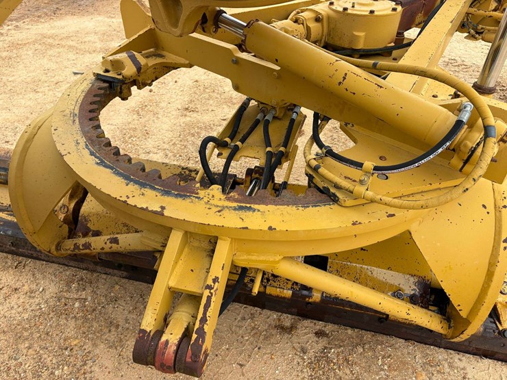 caterpillar-120-image-41