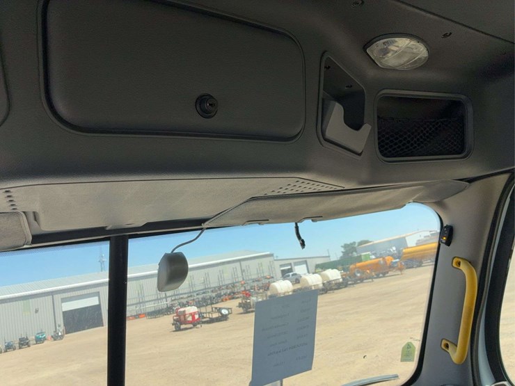 2019-freightliner-cascadia-113-image-29