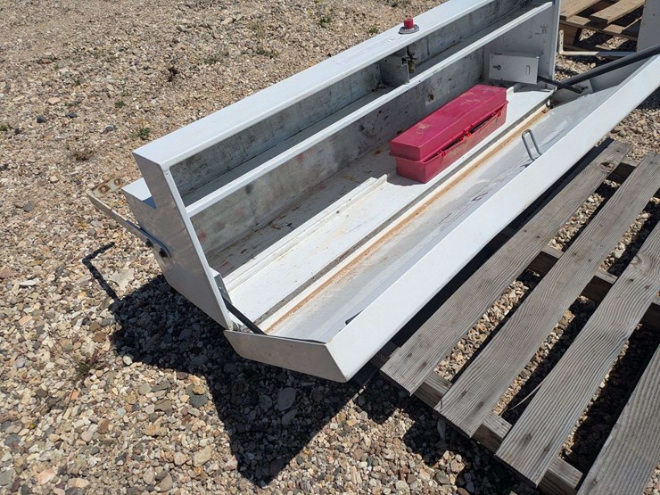 weather-guard-truck-toolbox-+-emergency-triangles-image-2