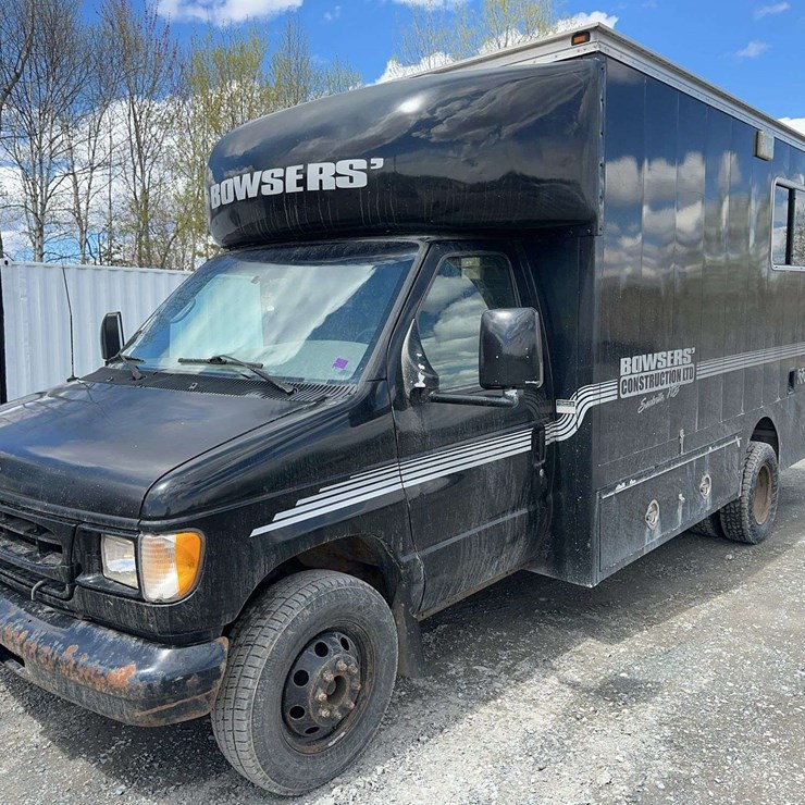 2002 FORD E450