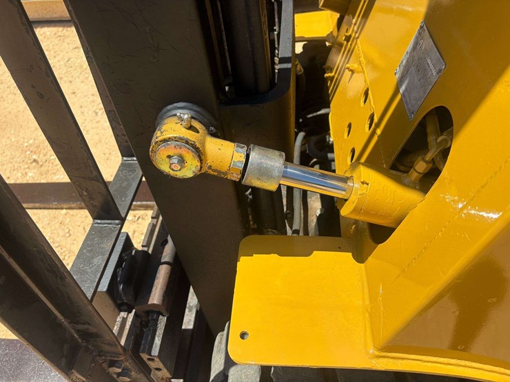 caterpillar-gp15-image-15